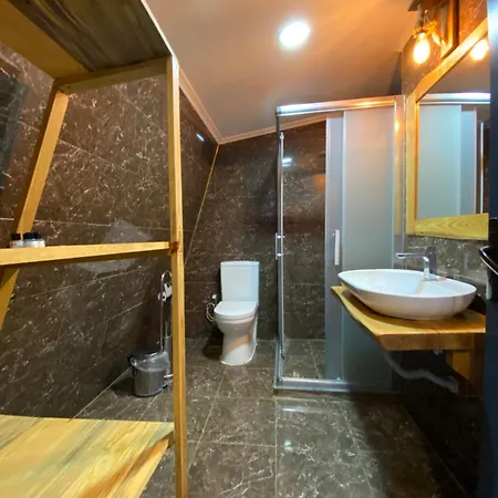 Astroia Butik فندق